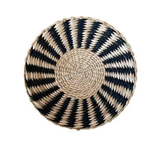 Handwoven rattan decorative wall basket – a natural boho wall decor piece perfect for adding texture and warmth to any space. Crafted from eco-friendly materials, this stylish wall plate enhances modern, rustic, and Scandinavian interiors. Ideal for gallery walls, living rooms, or entryways.