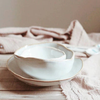 Elegant ceramic bowl with a shimmering glaze and hand-painted rim, featuring an organic shape—ideal for serving rice, noodles, or soup.