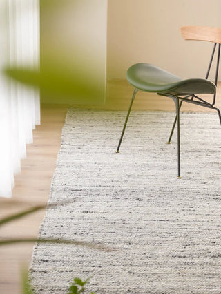anvi-handmade-wool-and-linen-rug-charcoal-and beige-rug-hand-woven-natural-fibers-carpet-contemporary-scandi-coastal-boho-wabi-sabi-home-decor