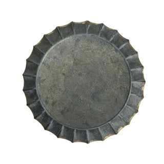 Round fluted galvanized iron tray, a stylish metal serving plate perfect for kitchen tableware. This durable serving plate features fluted rim, adding a touch of elegance to your dining experience. Ideal for both practical use and natural home décor, it enhances your table setting with rustic charm and versatility.