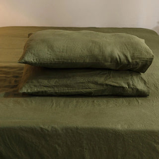 Forest green pure linen bedding set, includes flat and fitted sheets and two pillowcases. Natural pre-washed flax linen bedding, textured and soft, ideal for year-round comfort. Perfect for modern, Boho, Scandinavian, and wabi-sabi bedroom styles.