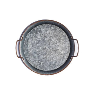 Round galvanized iron tray, a stylish metal serving plate with handles perfect for kitchen tableware. This durable serving is durable and ideal for both practical use and natural home decor, it enhances your table setting with rustic charm and versatility.