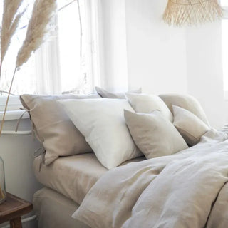 Natural pure linen fitted sheet — breathable natural linen bedding, textured and soft, ideal for year-round comfort. Available in multiple colours and sizes at Arkaim Home. Perfect for modern, boho, Scandinavian, and wabi-sabi bedroom styles.