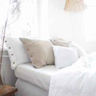 White pure linen fitted sheet — breathable natural linen bedding, textured and soft, ideal for year-round comfort. Available in multiple colours and sizes at Arkaim Home. Perfect for modern, boho, Scandinavian, and wabi-sabi bedroom styles.