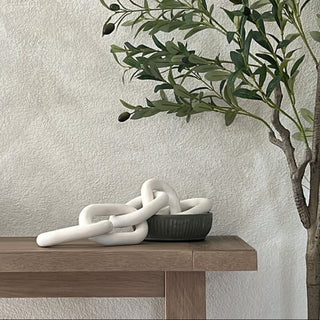 White wooden chain link display ornament – a decorative home accessory crafted from natural wood. Perfect for modern, rustic, boho or scandi-style decor, this hand-carved wooden chain adds a stylish touch to coffee tables, shelves, or mantels. Ideal for those seeking elegant, natural home decor pieces.